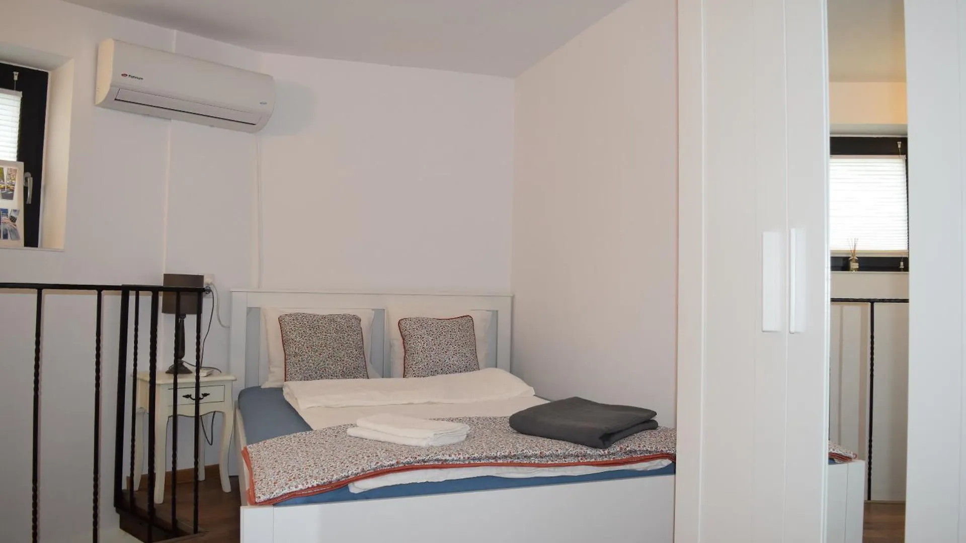 Grand Boulevard Apartment At Piata Romana Bucharest Romania